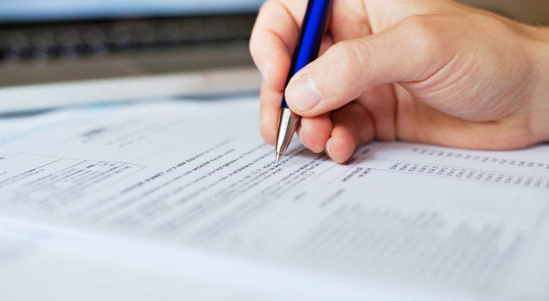 Como funciona a gestão de laudos, relatórios, ARTs e RRTs em sistemas de combate a incêndio